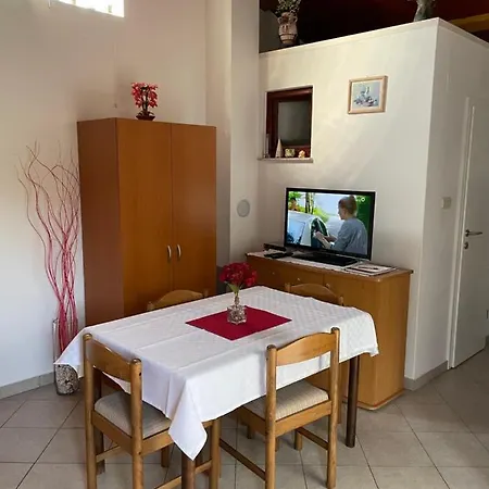 Leca- Small House Медулин