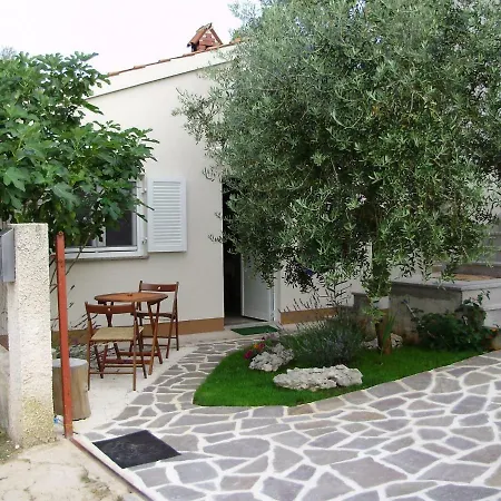 Leca- Small House מדולין