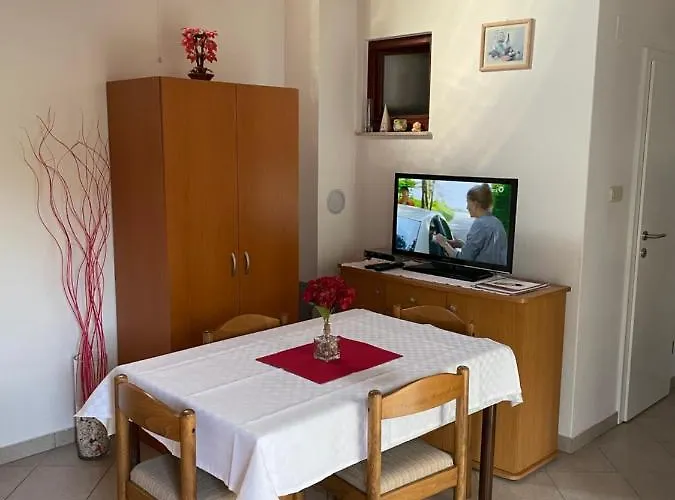 Leca- Small House מדולין