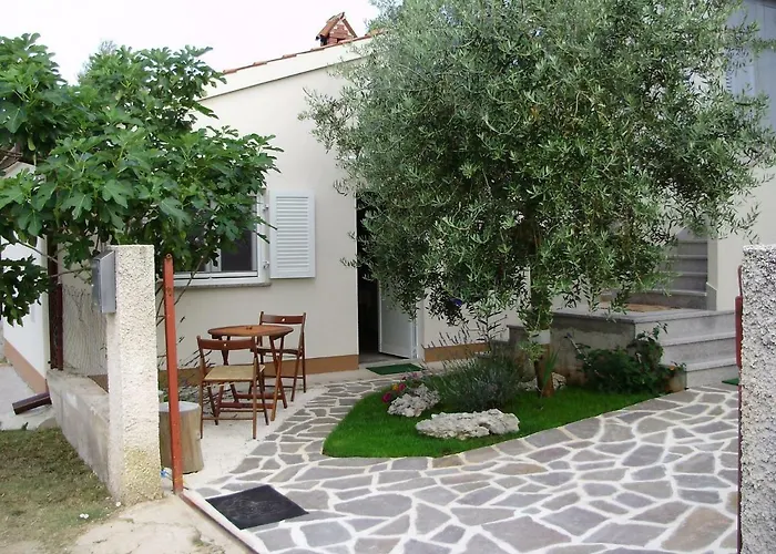 Leca- Small House מדולין